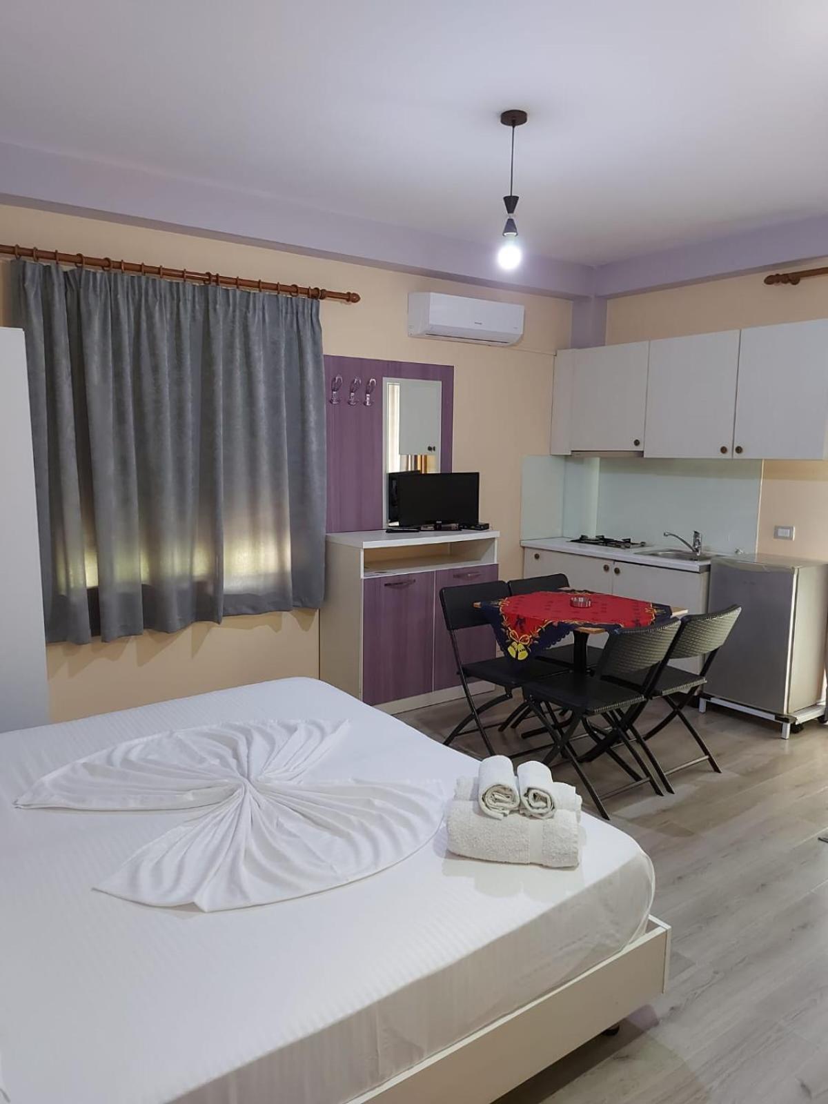 Relax Lodge *