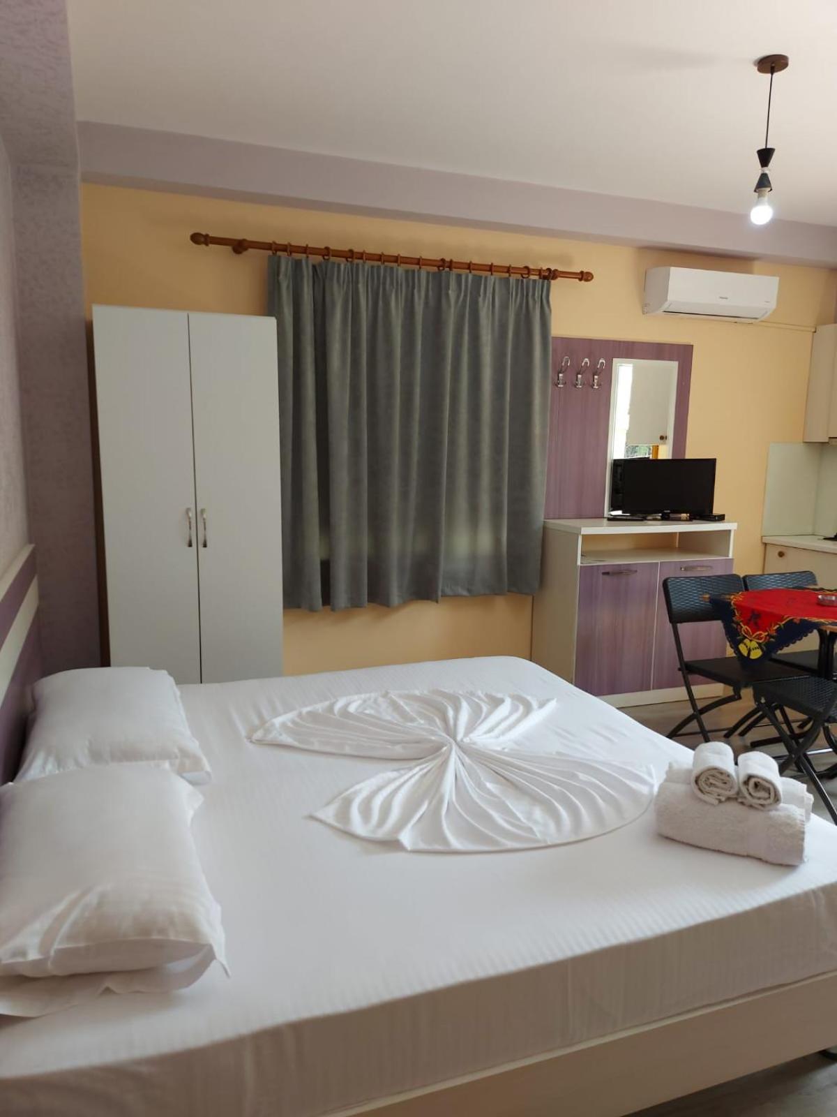 Relax Lodge *